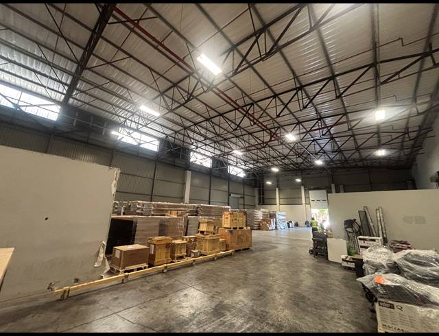 3,213M² WAREHOUSE TO LET IN AIRPORT INDUSTRIA